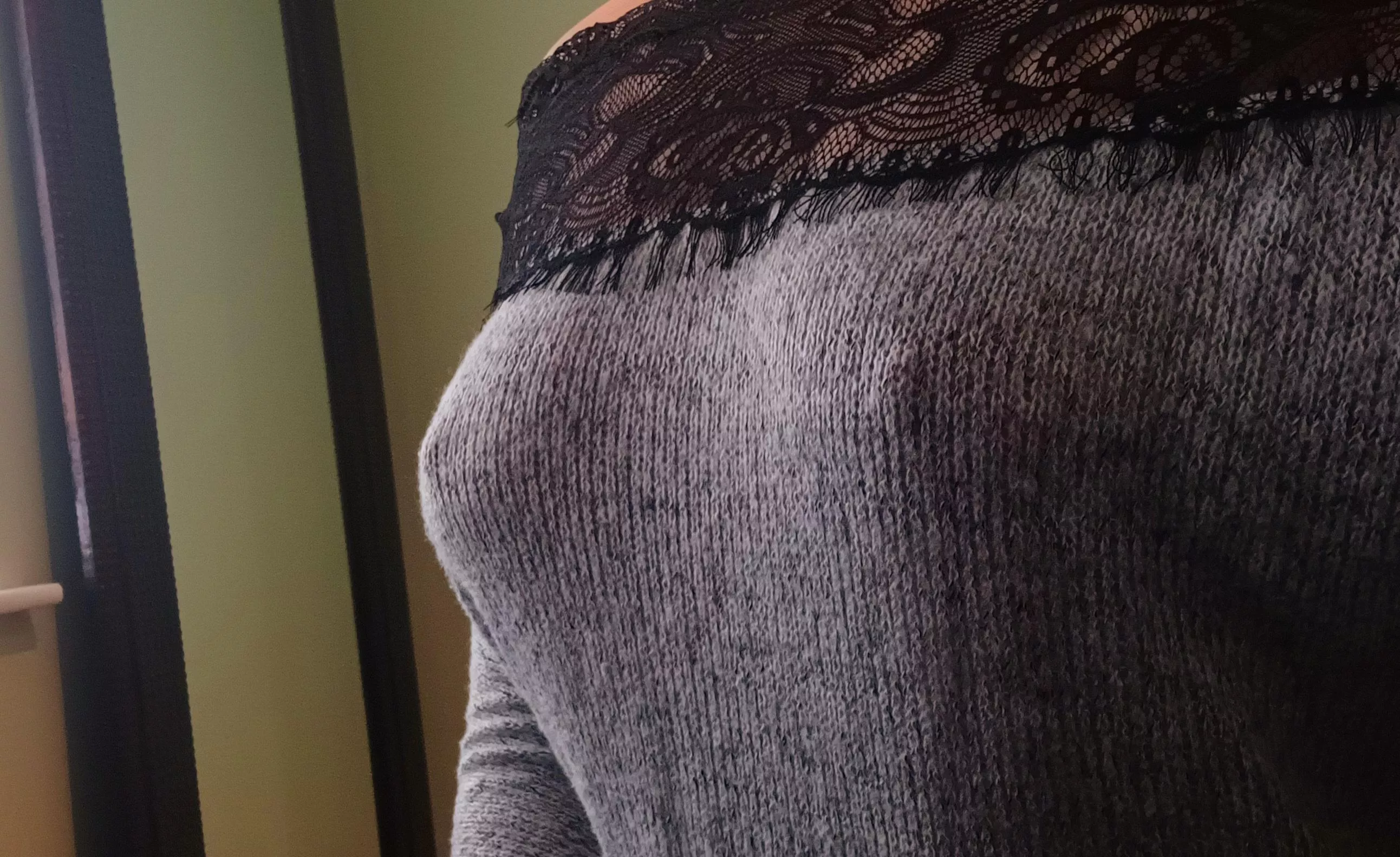 Cute guy at grocery store, gonna see if he notices 😈