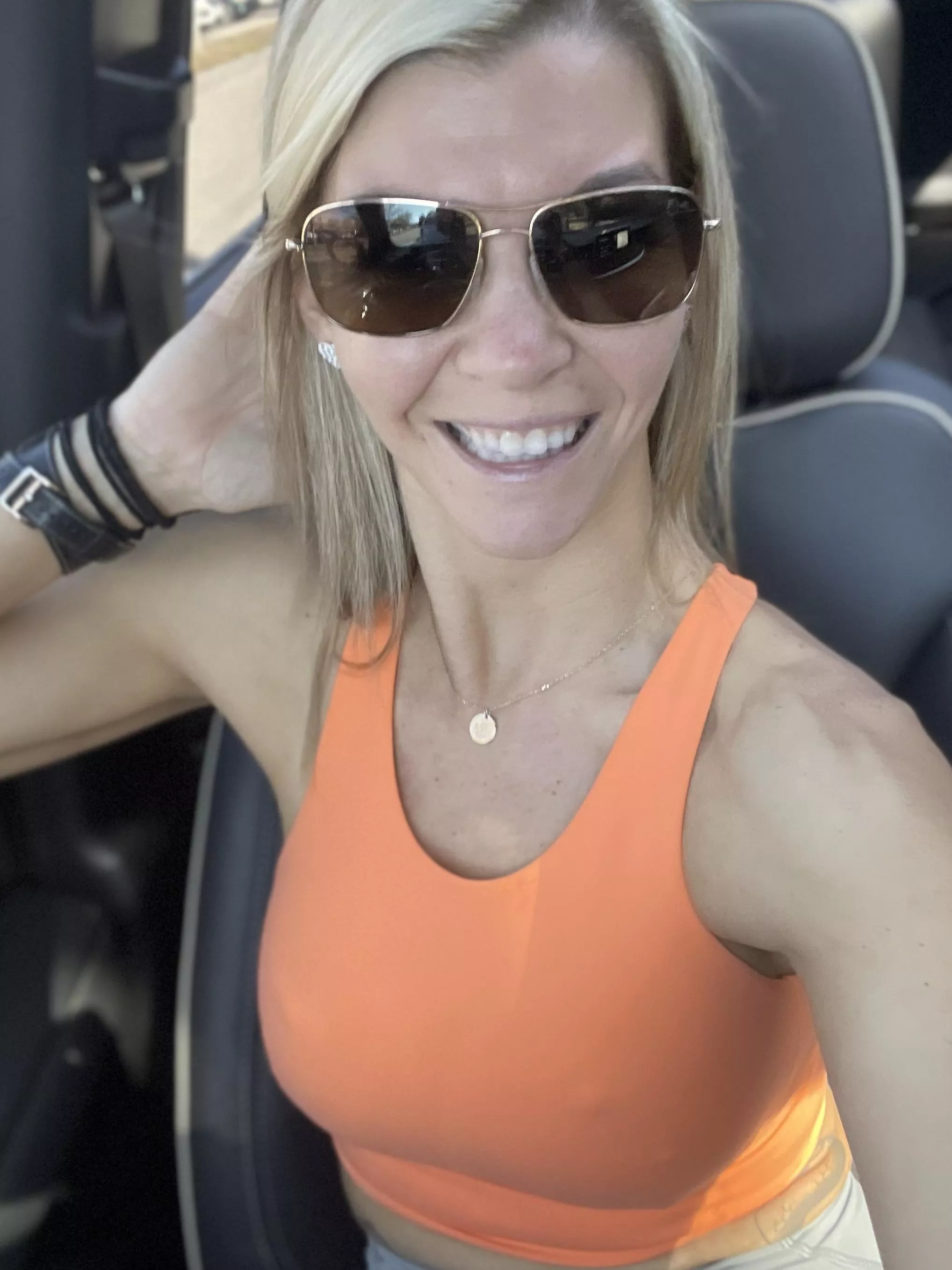 Do you like this view? Average 39 year old fit MILF.