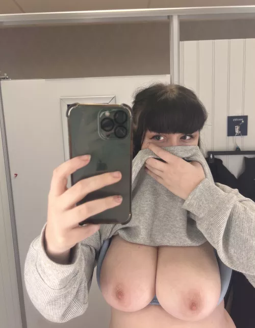 Dressing room lighting isn’t cute, but I am -👻