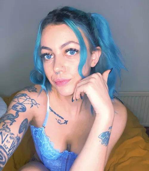 Fan of blue hair anybody? 👀🥶