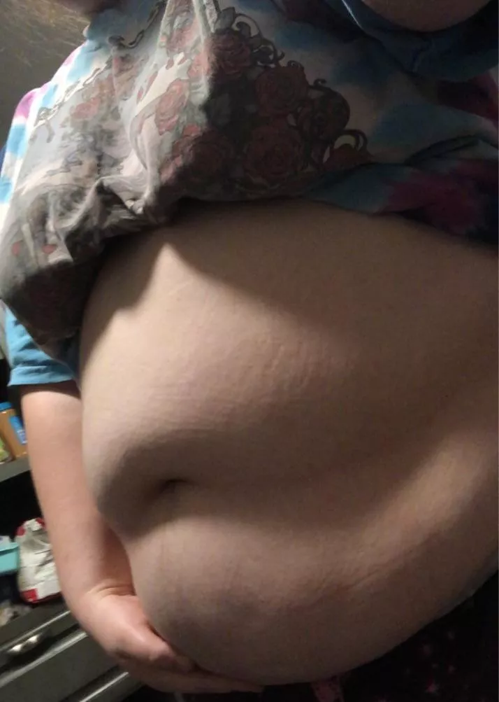 Feeling round but my stomach is growling anyone wanna help my indecisive-ass haha I can’t decide what to eat 😈