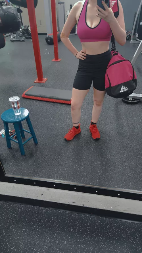 Getting new workout clothes soon! I just love the pink bc it matches my bag 🥰🩷