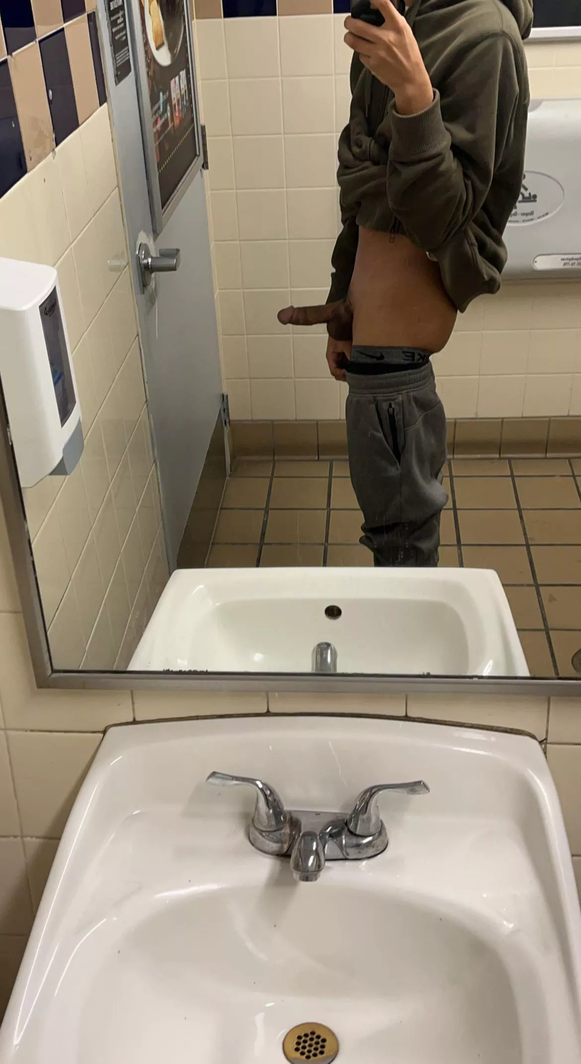 Got hard in the grocery store🍆