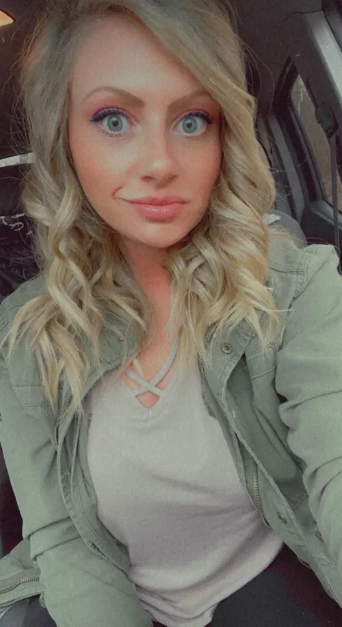 Happy Tuesday from your fav blondie 👱🏼‍♀️ 💕