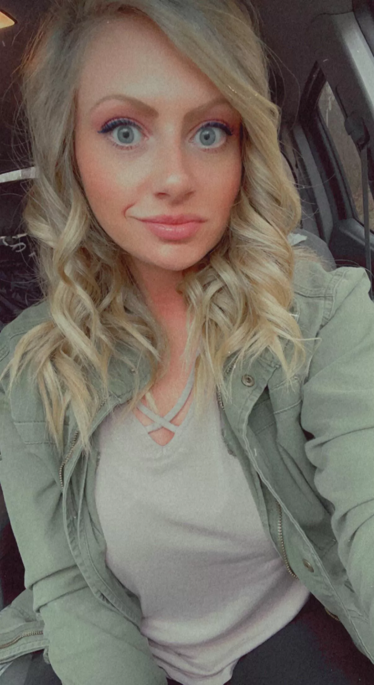 Happy Tuesday from your fav blondie 👱🏼‍♀️ 💕