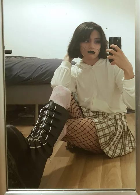 Hold me tightly in your arms please