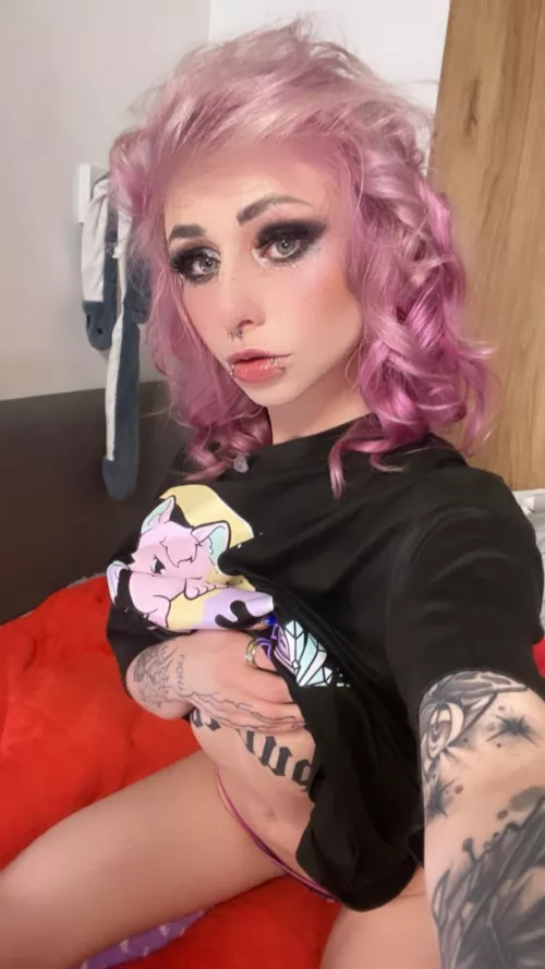 https://m.chaturbate.com/cloudie_x3/ stream in 30 min :3