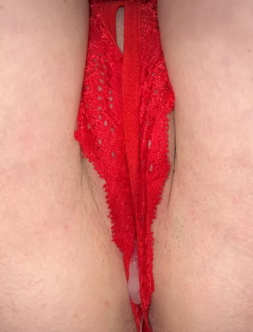 I cummed through my thong😏