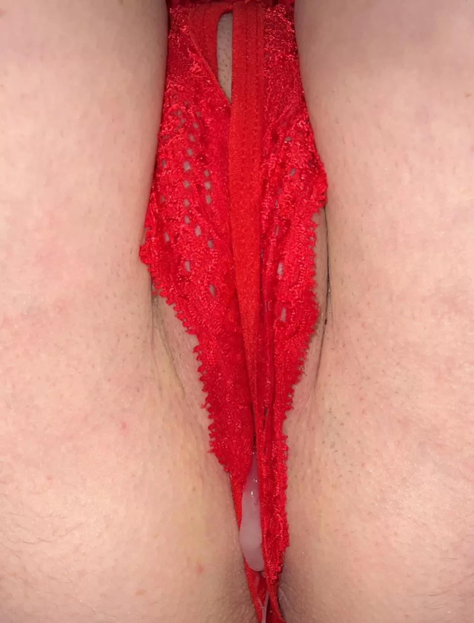 I cummed through my thong😏