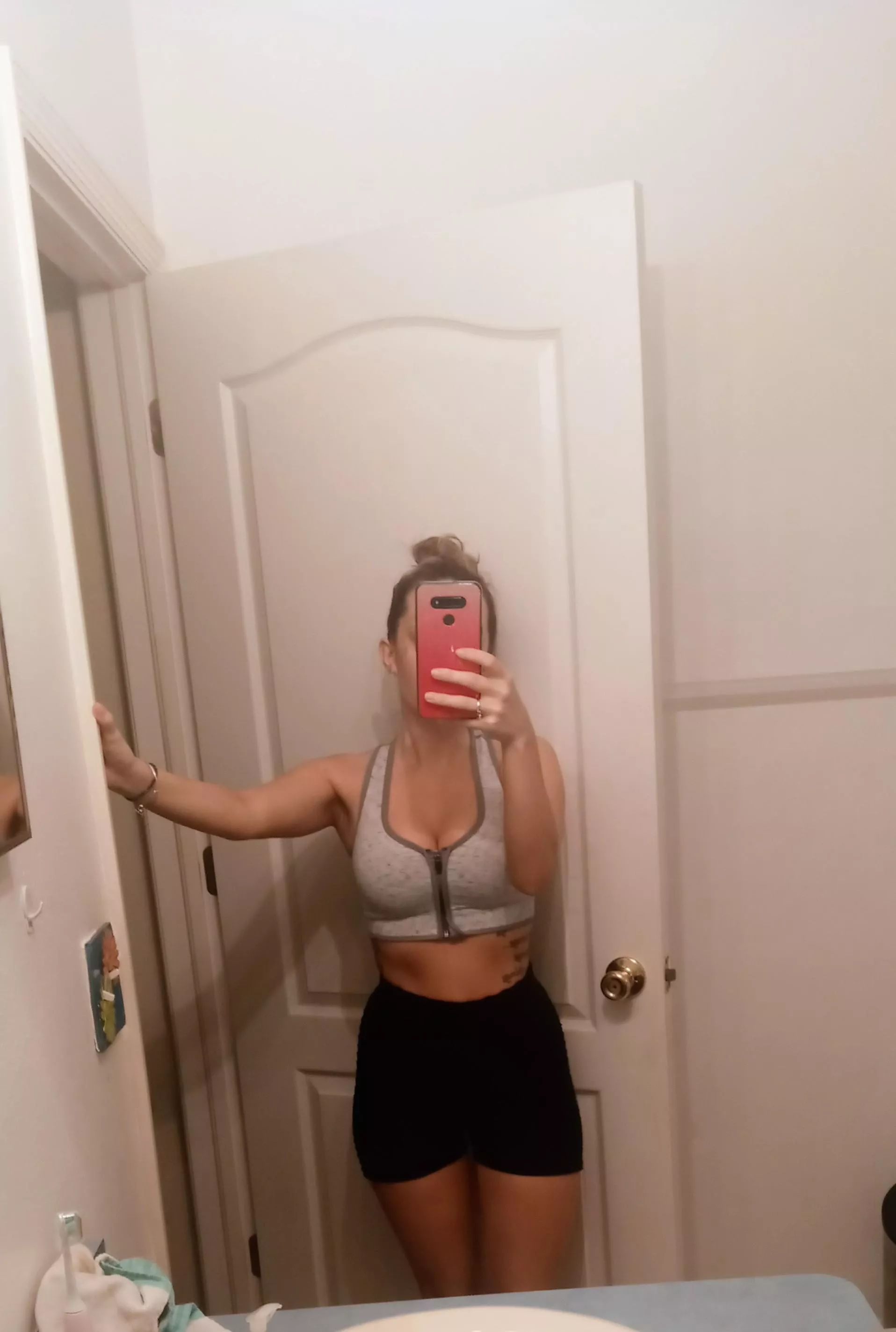 I dont look cute when I workout 🤣 I push and sweat