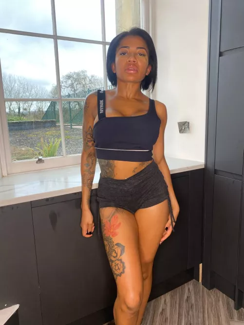 I need a volunteer to breed my busty body to prevent the extinction of gingers