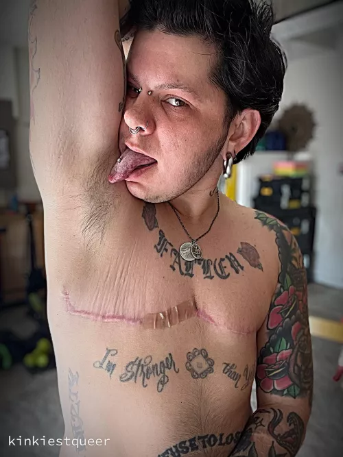 I need more pit enthusiasts in my life. Particularly ones who wanna suck and worship mine.