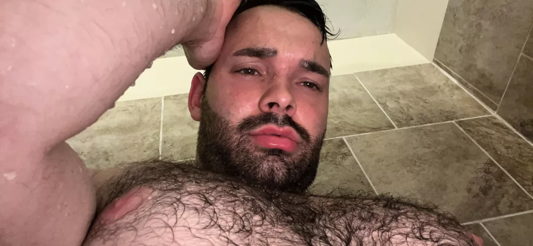 I used to wax regularly. Now I’ve fully embraced my hairy self. 😝😇