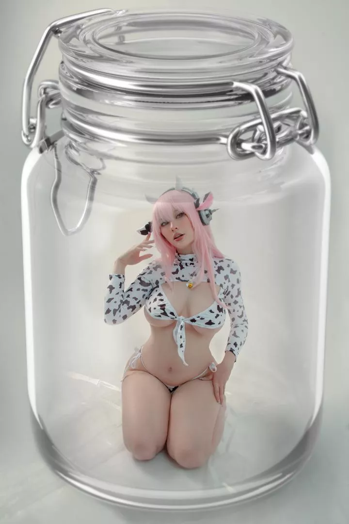 If you know, you know! Super Sonico cosplay by pakupakuron