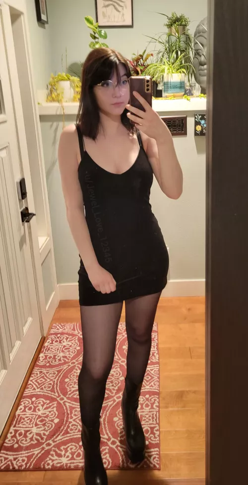 Is my dress too short? 🫣