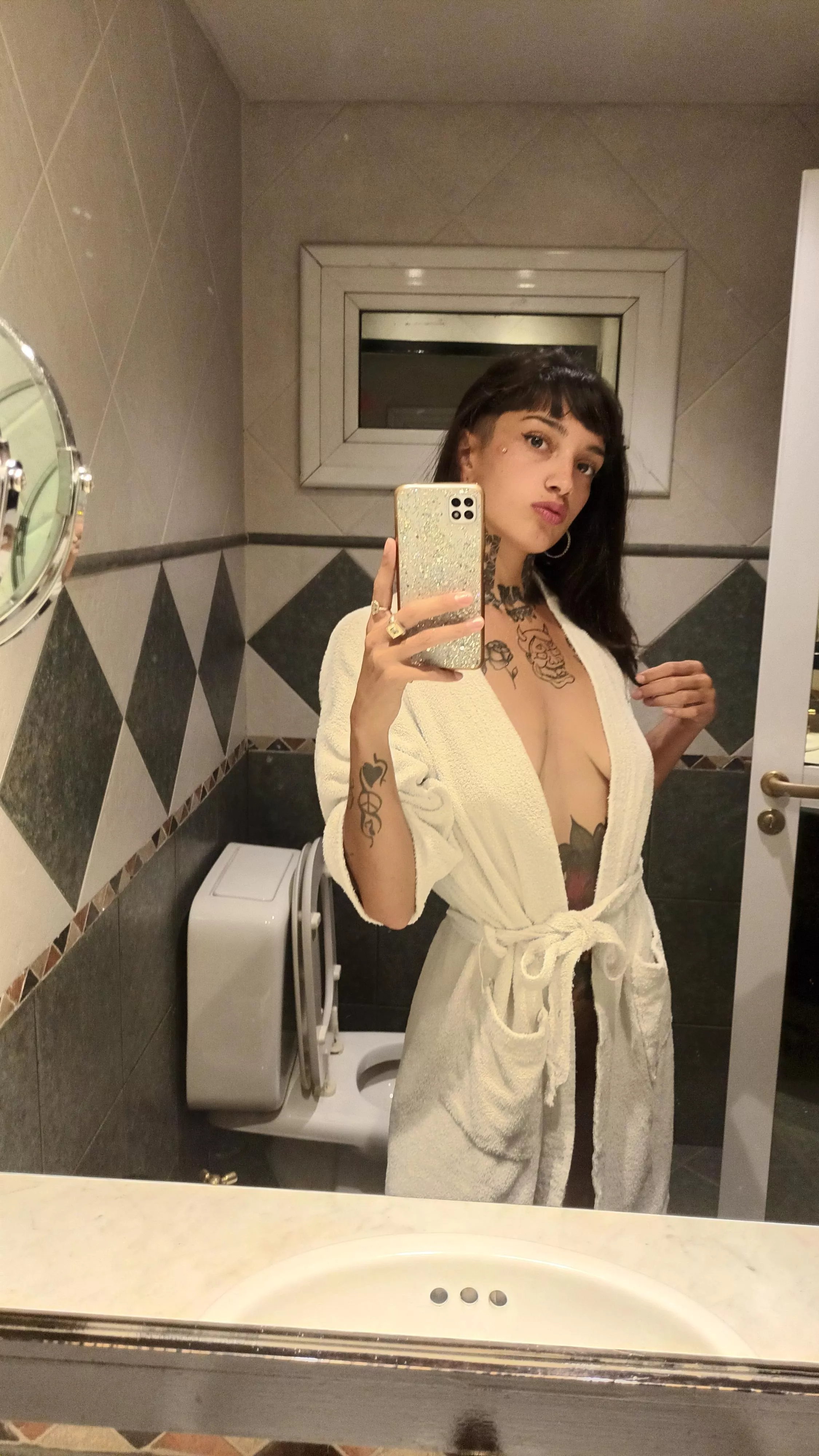 Looking for that perfect long-term man to walk into my life 💋