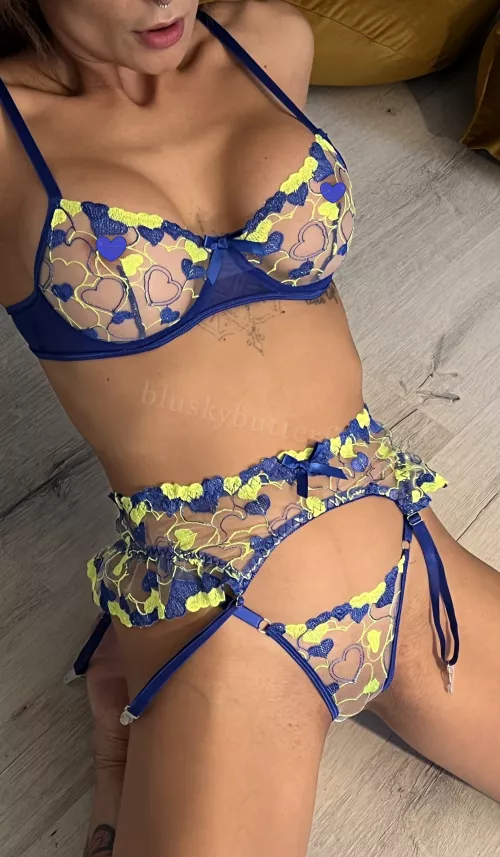 Looks better on me or on the floor?