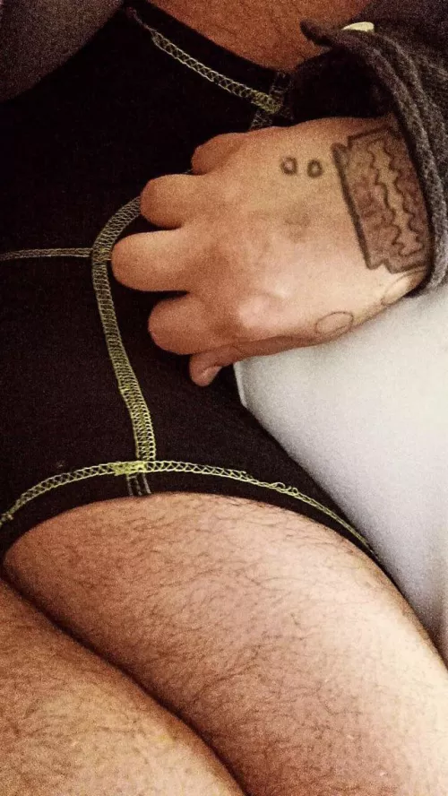 Mmm I’d hate to accidentally sit on someone 😏🥵