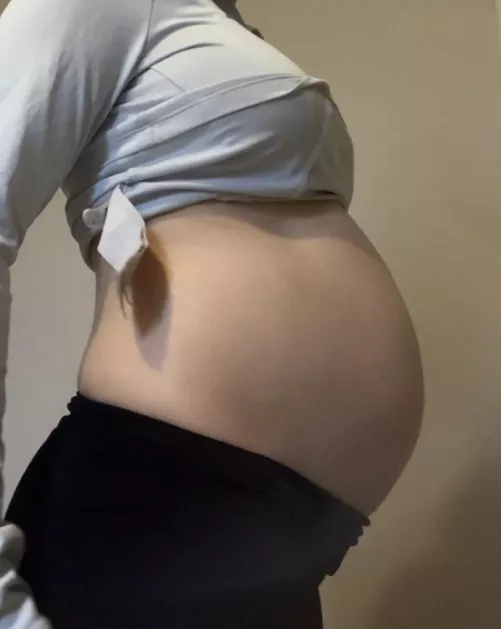 My bump this week 🥰 officially 6 months