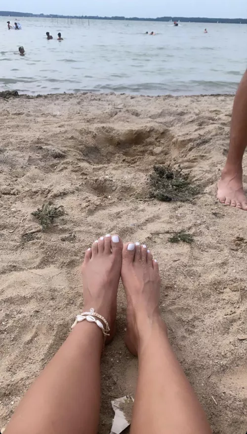 my girlfriend's feet🥵
