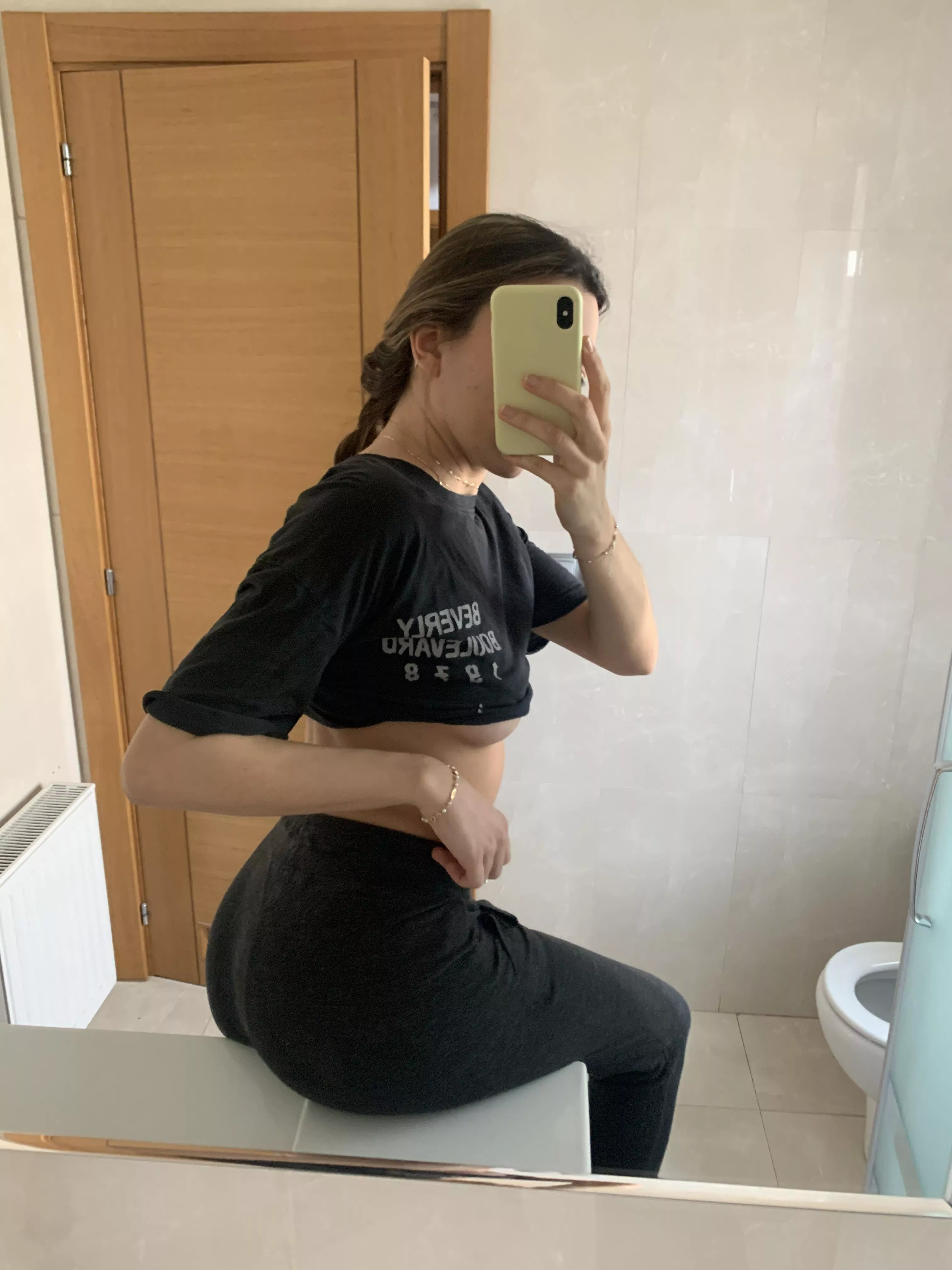 Small boobs lovers, here's my underboob 👀