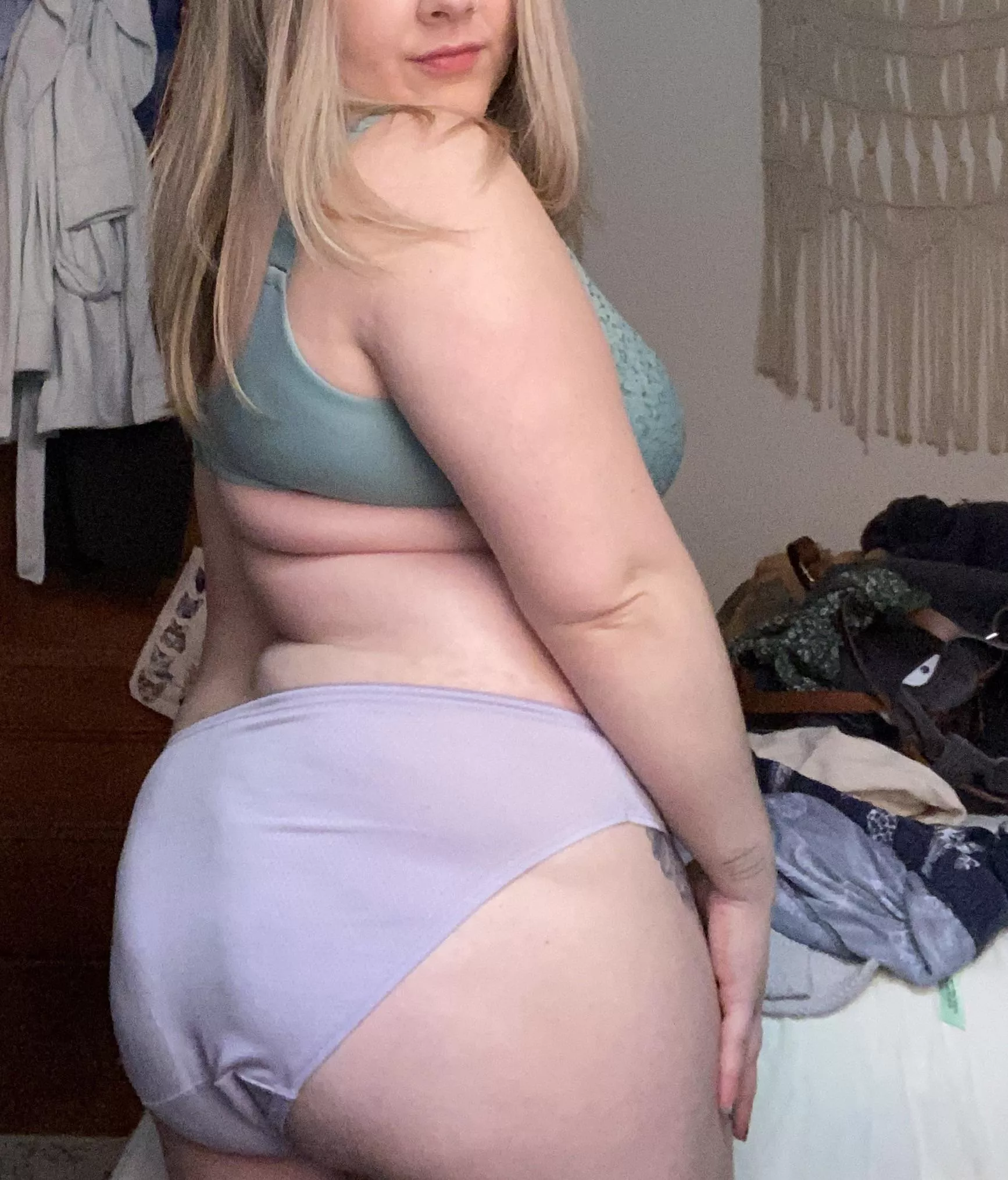 Thick ✅ white ✅ woman ✅