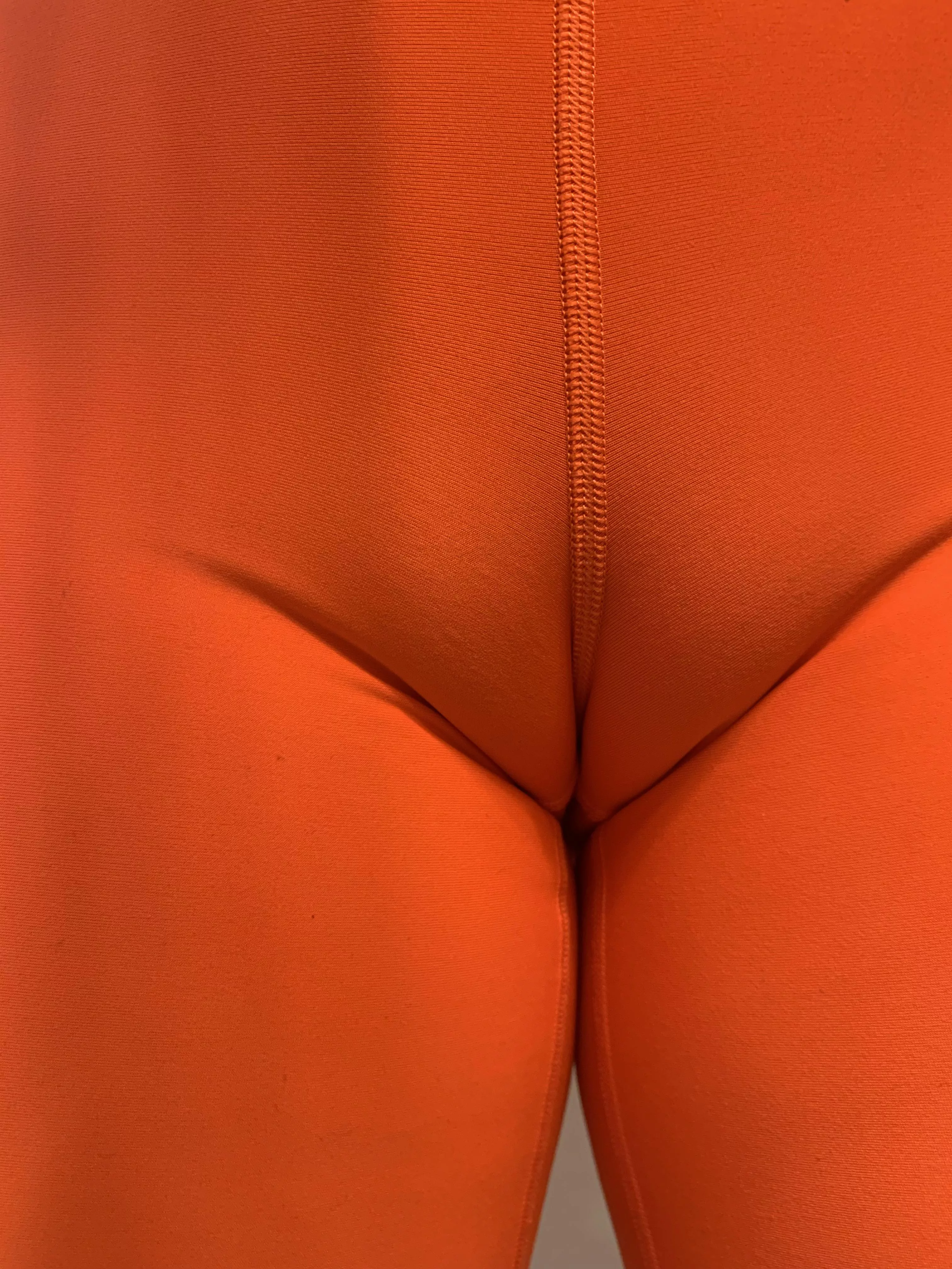 Tight camel toe 🥰🔥