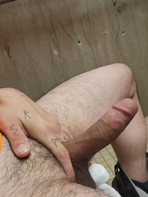 upvote if Im bigger 😈