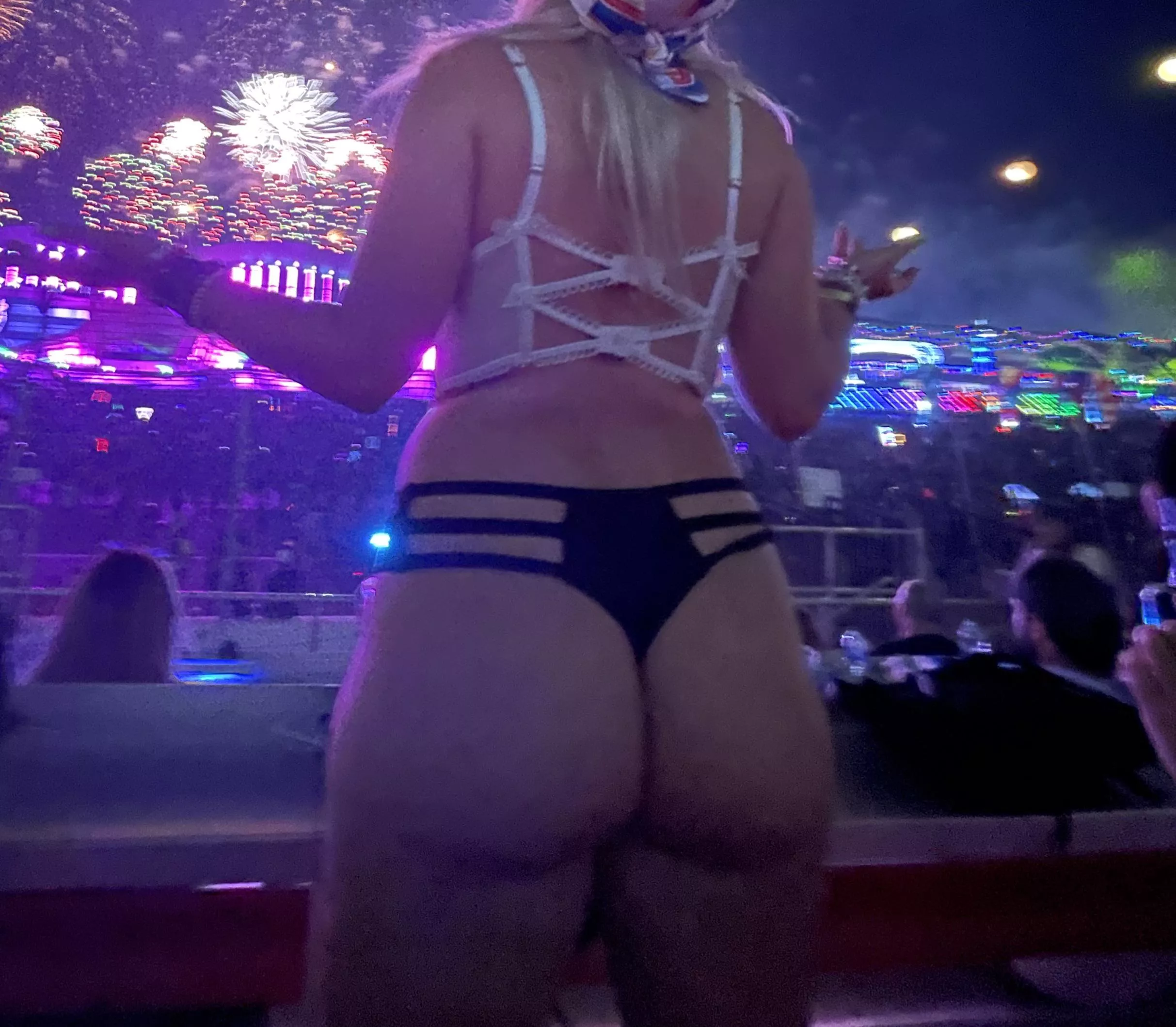 Wife had fun making new friends day 3 at edc