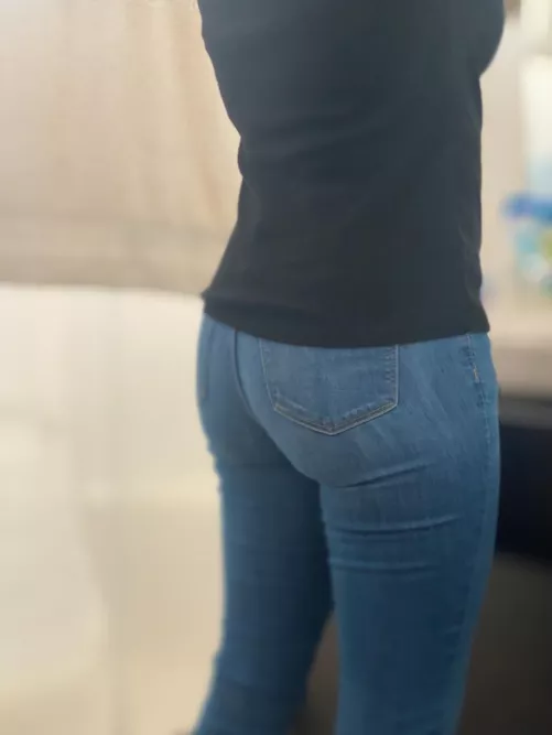 Wife’s ass in jeans….