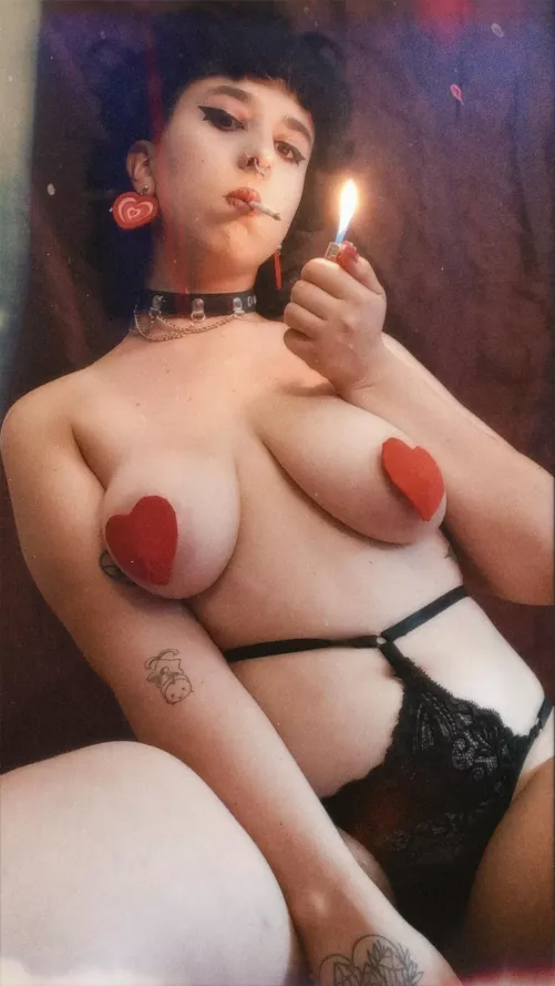 will you smoke a cigarette with your goddess? 😈🔥