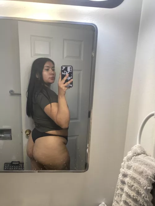23F big booty milf Latina love to play