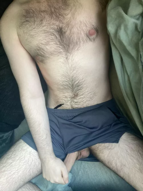24 chill bi bro looking for jerk off buds/dudes with a nice ass