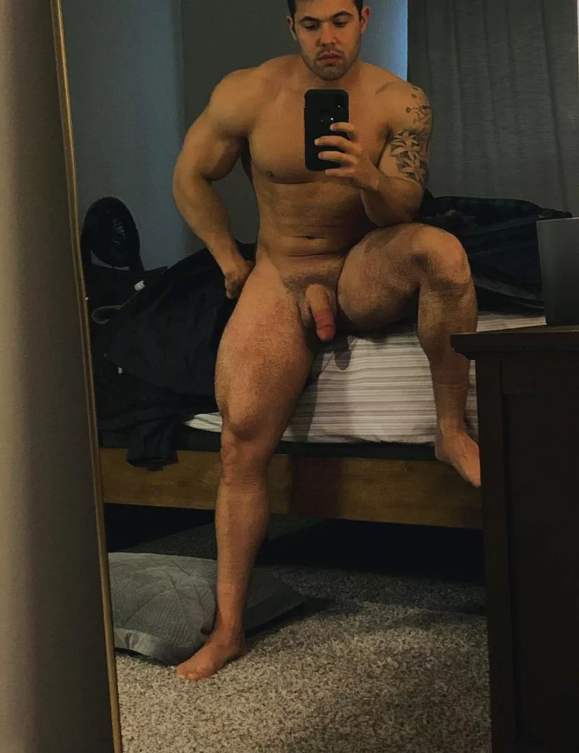 24 gym bro… looking for younger. Snapchat: damon_bby