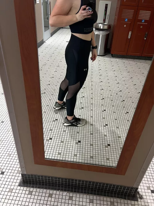 9/11 stair climb, legs, and abs. My Tuesday is complete! 💪🏻