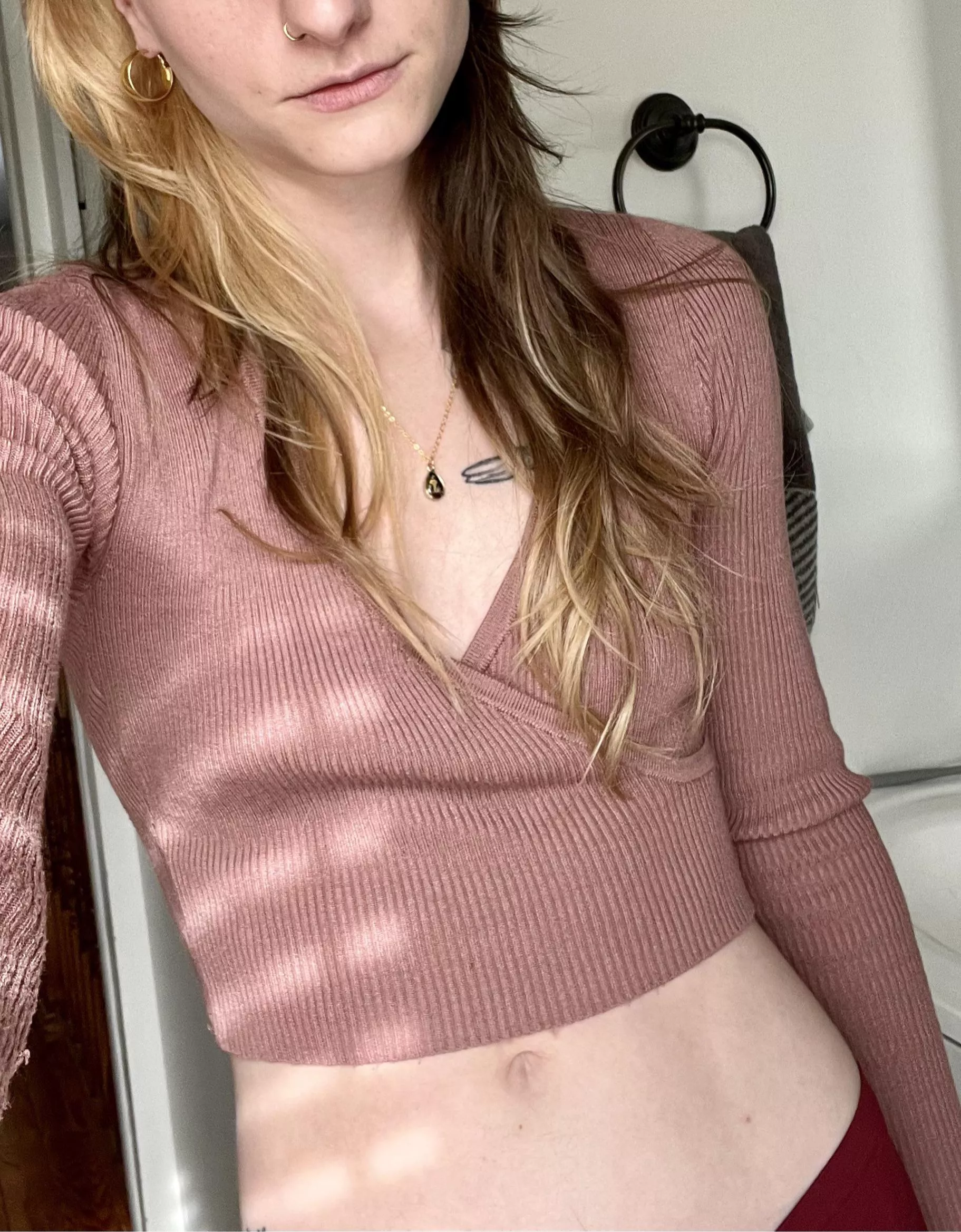 A peek at my tummy [img]