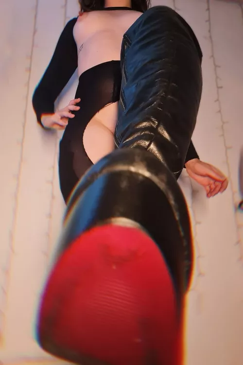 Cum on my boots. 🔥🔥
