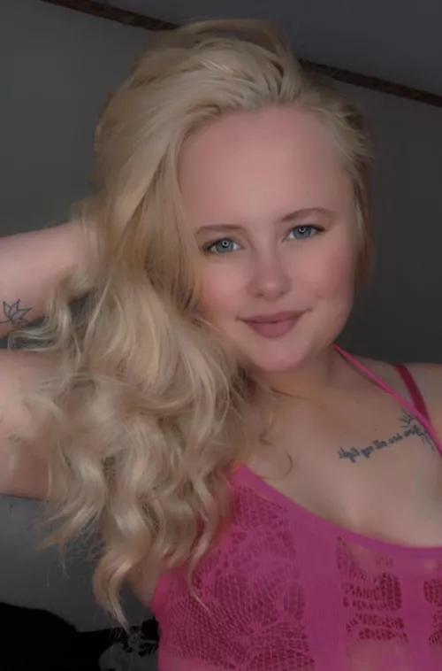 Do you love a blonde? $5 sale link in comments 😝