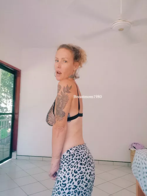 F43.. come glaze my milf bod before bedtime