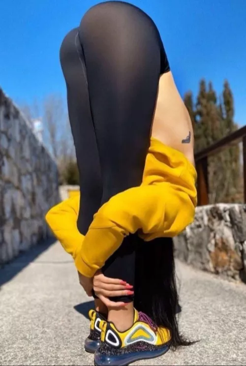 First post here, stretching my a$$hole in my new leggings. Would you like to stretch with me?