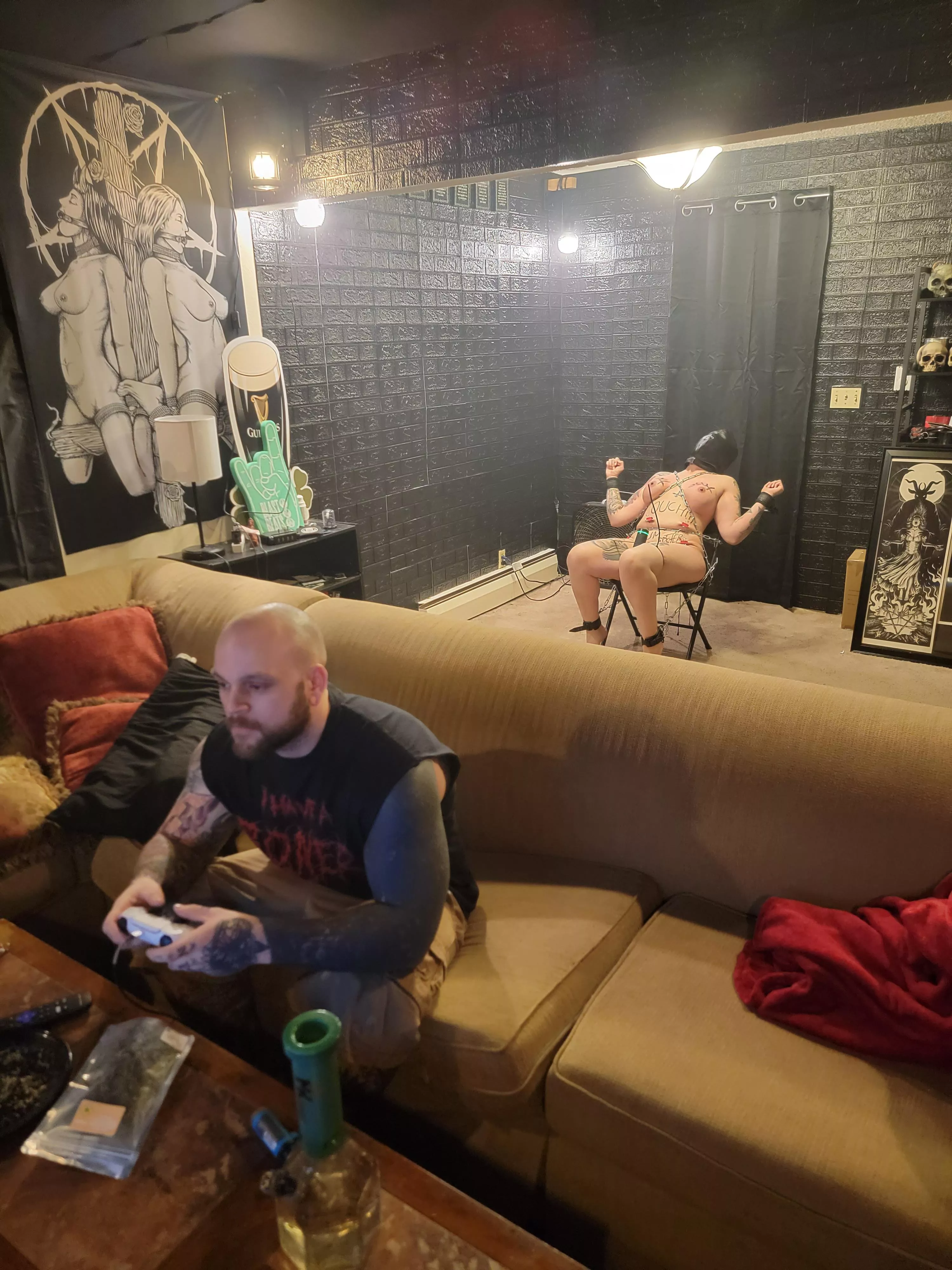 Gaming while the meat marinates. [M]