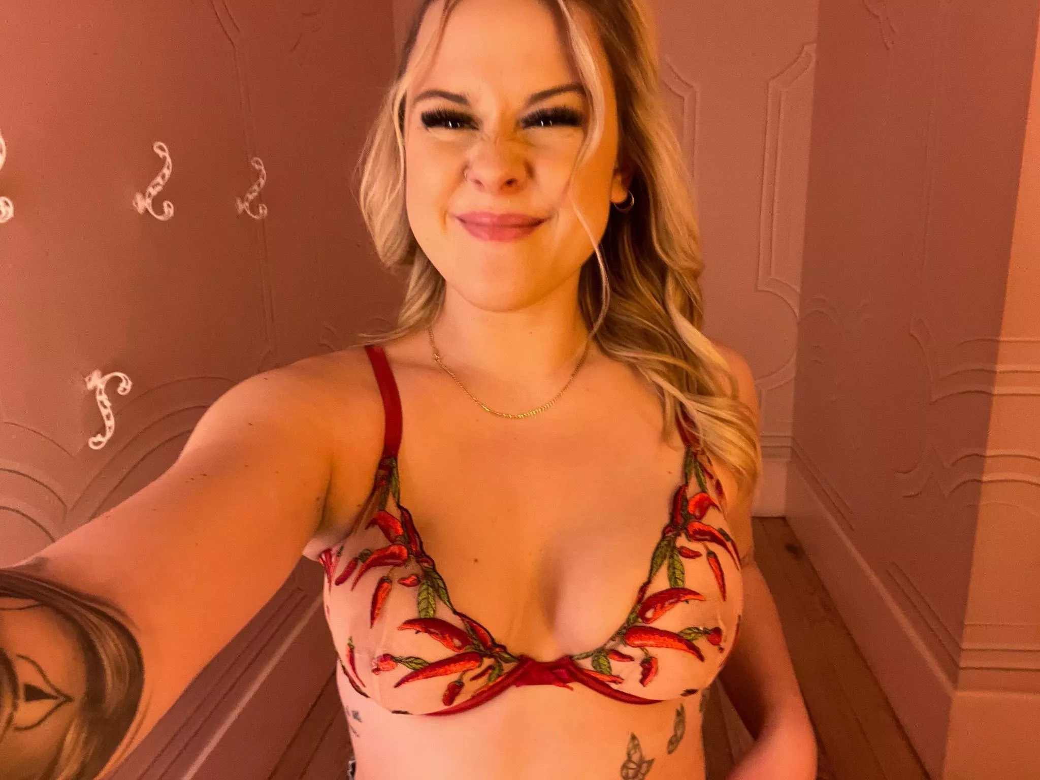 Gorgeous little slster IUTR