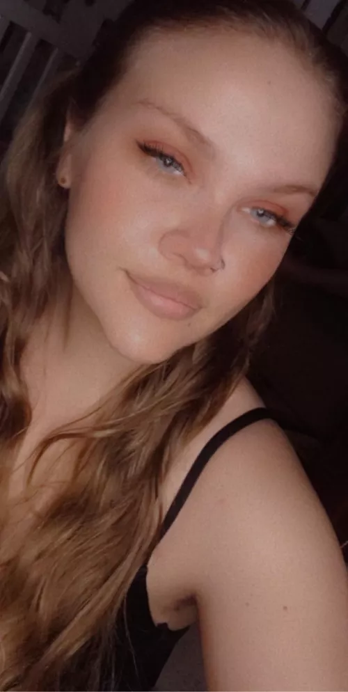 I don’t normally do my make up but I went with a simple look for once 😅