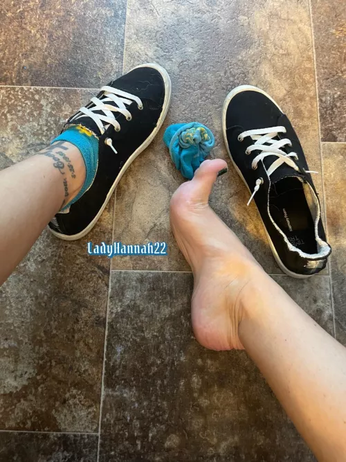 I think my sweaty gym socks would look better in your 👄