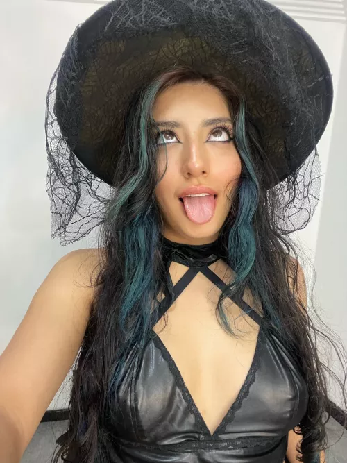 I would love to fill your phone with my nudes