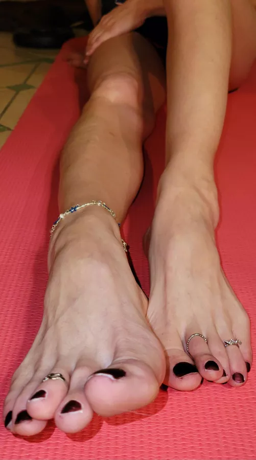 im gonna tickle your nose with my feet