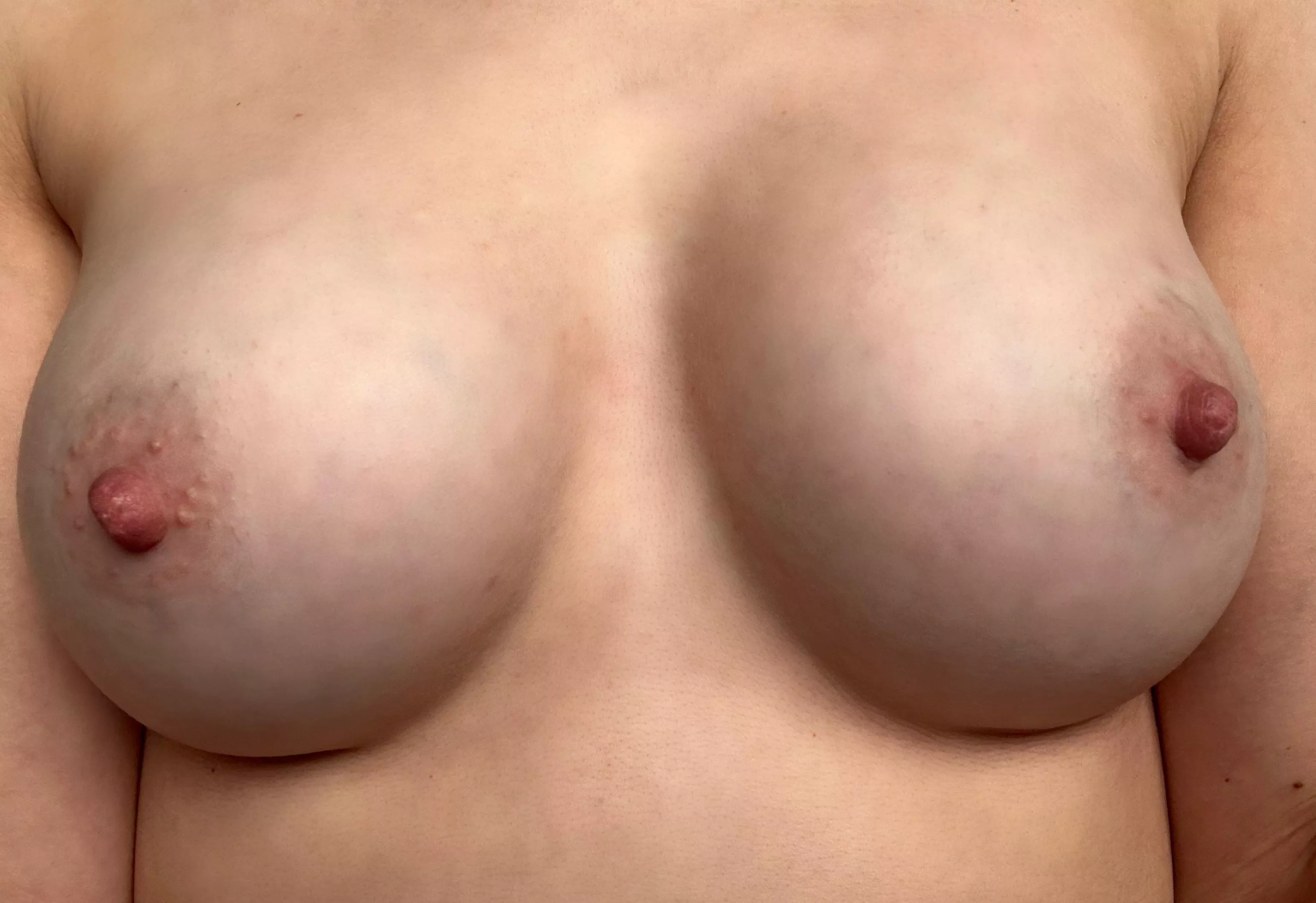 I’m late for titty tuesday😫