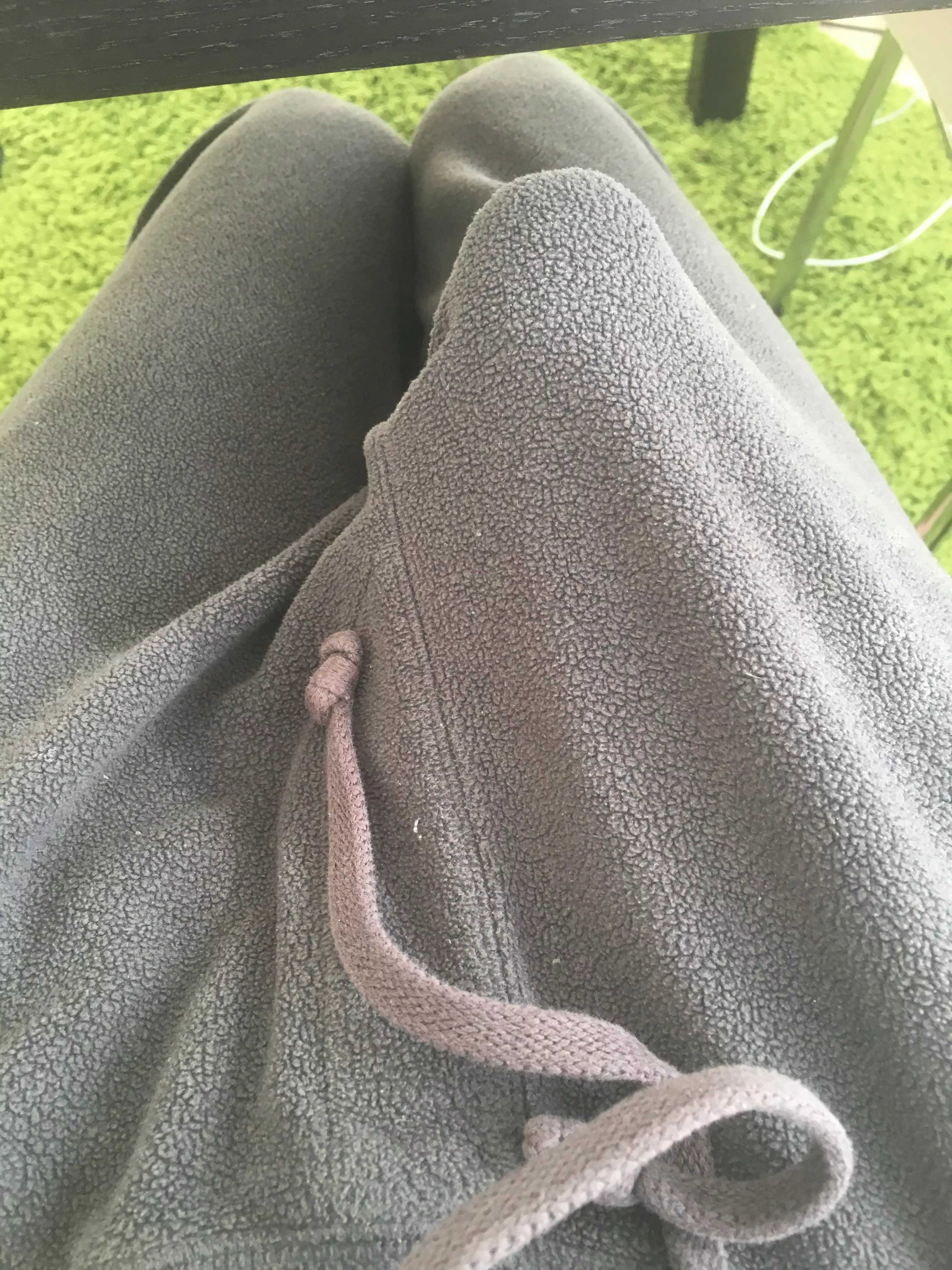 im really good at stretching my pyjamas... :3