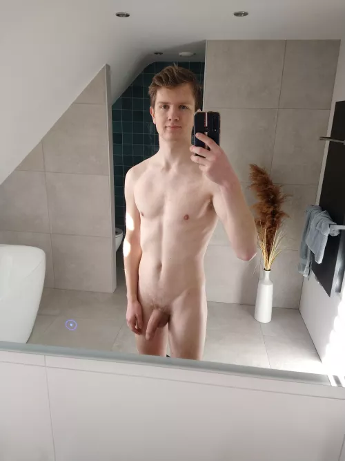 [M] 19 71kg 183cm or 6' have a nice day