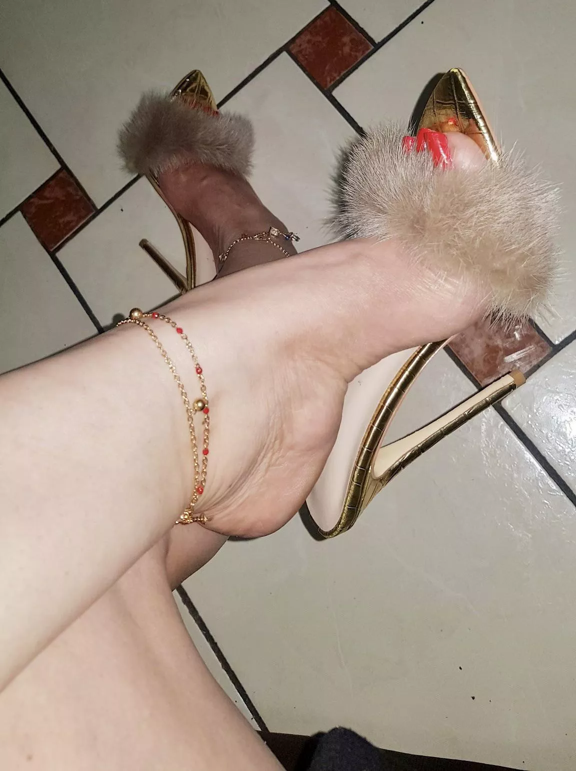 My MILF Feet In Fluffy Heels 🔥